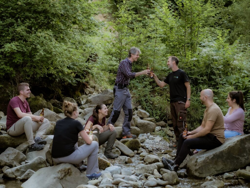 Im Corporate Volunteering Einsatz für die Natur beim Schwarzwasser