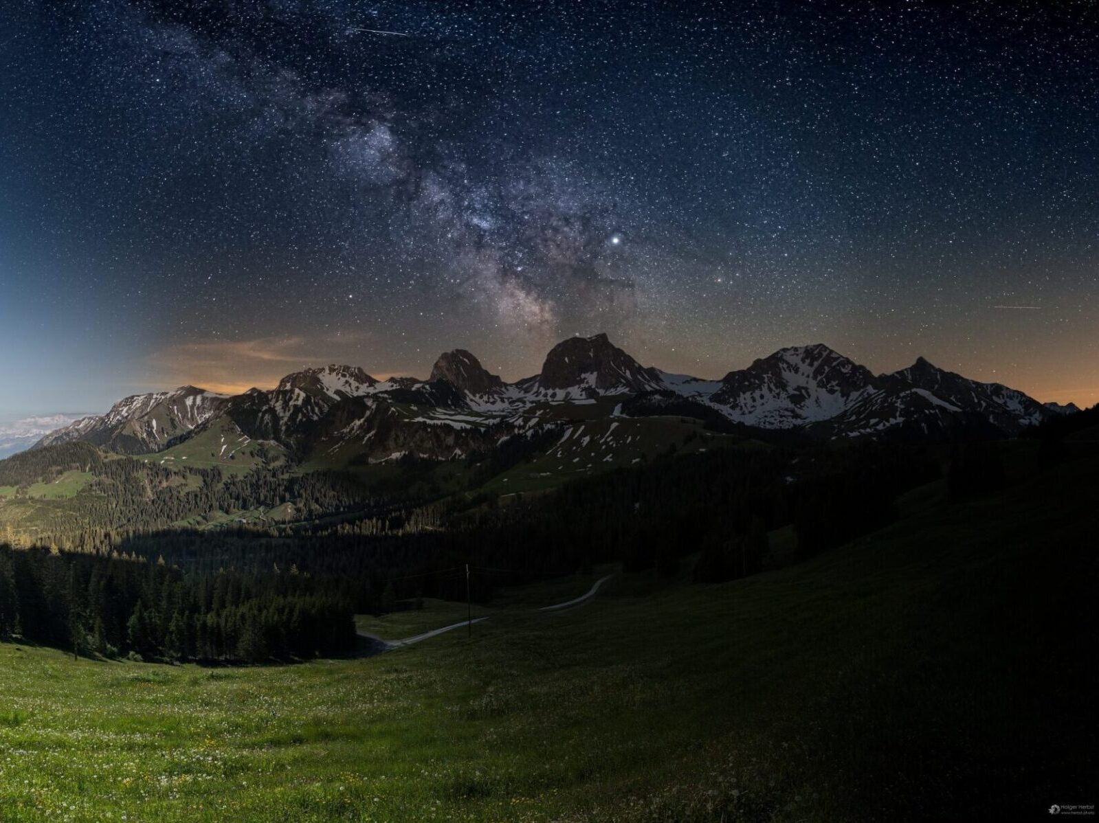 Naturpark Gantrisch bei Tag und Nacht