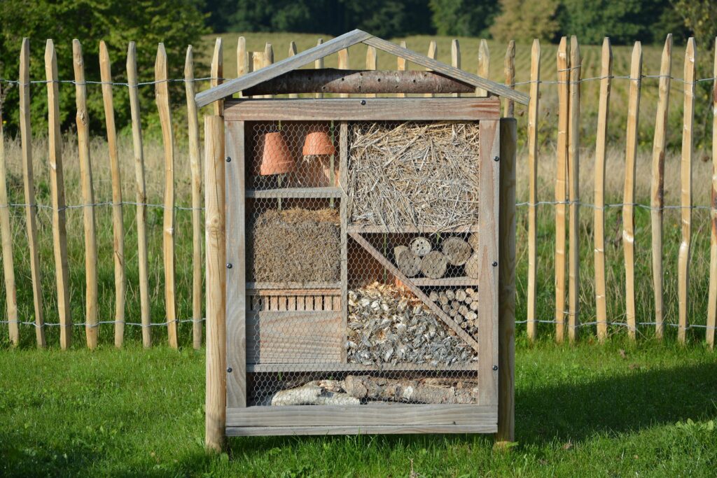 Nisthilfen für Bienen